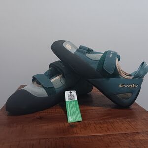 Evolv Women's Athletic Climbing Shoes - Teal and Black